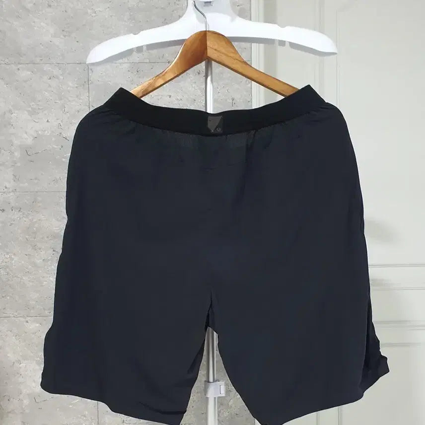 [SOLD OUT] 데상트 트레이닝 기능성 반바지 L