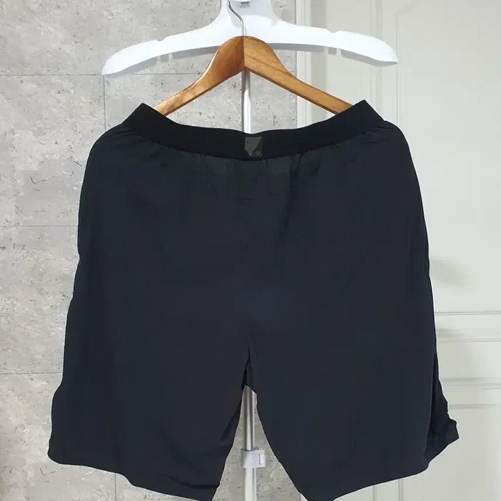 [SOLD OUT] 데상트 트레이닝 기능성 반바지 L