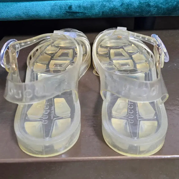 [BUNJANG] Gucci GG Marmont Glossy Sandals Size 35 / 구찌 GG 마몬트 glossy 샌들 35사이즈.