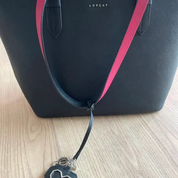 [BUNJANG] Lovecat Black Shoulder Bag with Heart Keyring / 러브캣 블랙 숄더백 + 하트 키링