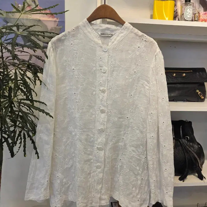 [BUNJANG] Kim Dong Soon Ultimo Eyelet Lace Linen Shirt Blouse / 김동순 울티모 아일렛 레이스 린넨 셔츠 블라우스