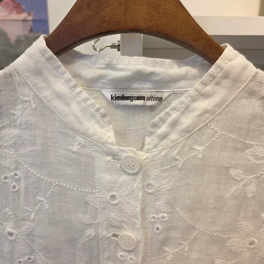 [BUNJANG] Kim Dong Soon Ultimo Eyelet Lace Linen Shirt Blouse / 김동순 울티모 아일렛 레이스 린넨 셔츠 블라우스