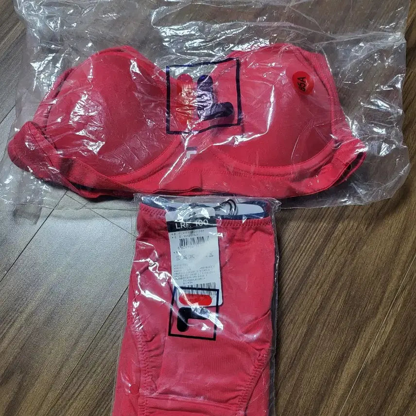 [BUNJANG] Fila Wireless Bra &amp; Panty Set (85A Bra, 100 Panty) / 휠라 노와이어 브라팬티세트 (85A,100)