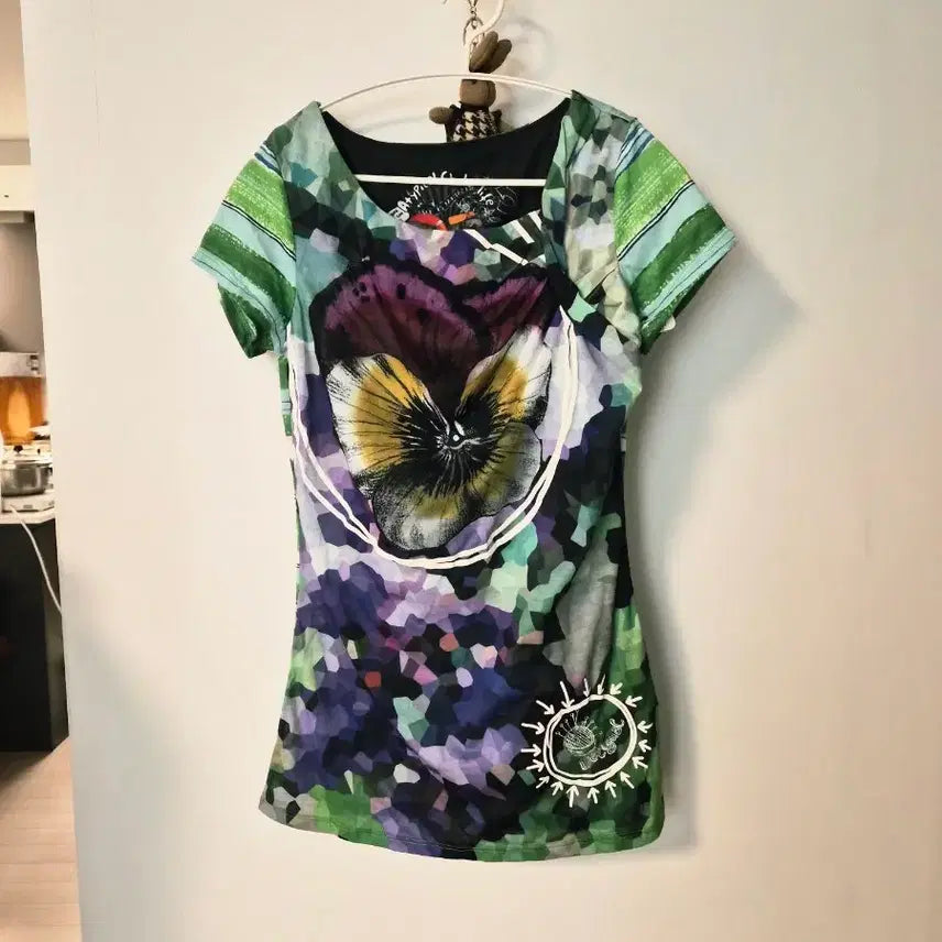 [BUNJANG] Desigual Pansy Flower Pattern Unique Short Sleeve T-Shirt (S) / [데시구알] 팬지 플라워 패턴 유니크 반팔 티셔츠 (S)