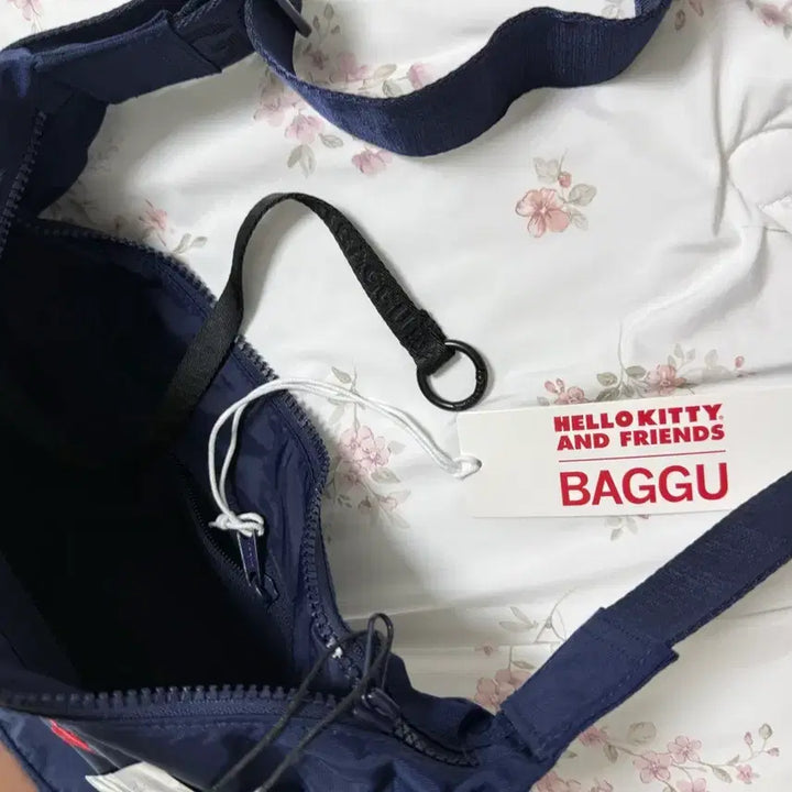 [BUNJANG] Baku Hello Kitty Crossbody Bag / 바쿠 키티 크로스백