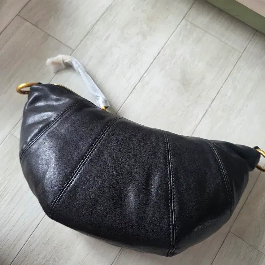 [BUNJANG] Black Leather Shoulder Bag / 블랙 가죽 숄더백 스타일
