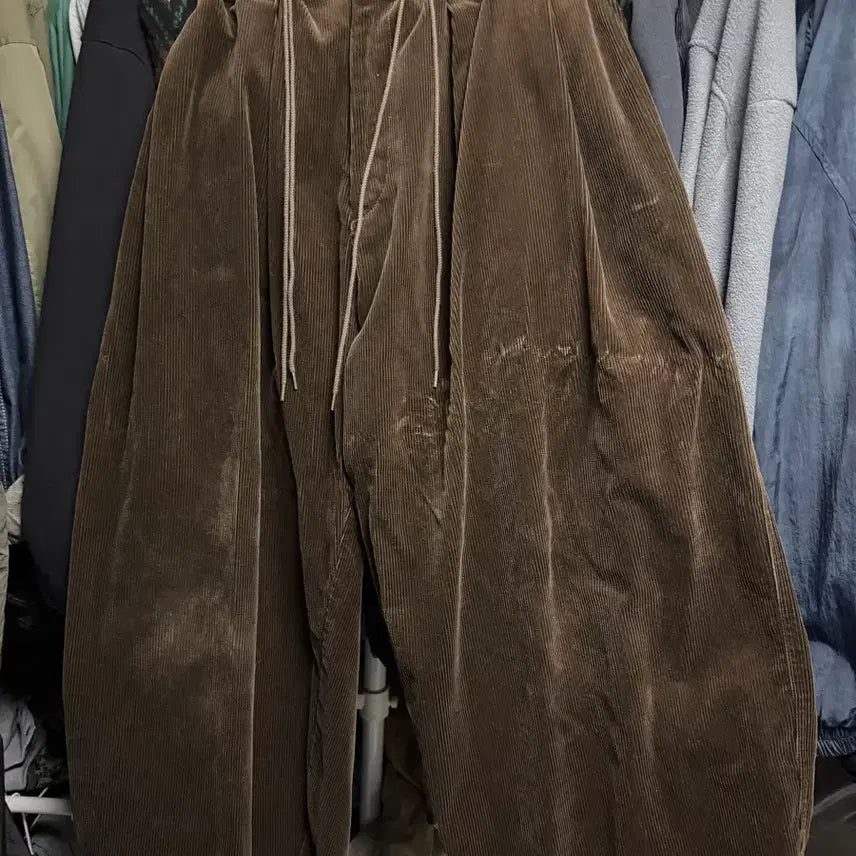 [BUNJANG] Sillage Corduroy Balloon Pants Brown / [F] 실라주 Sillage 코듀로이 벌룬 팬츠
