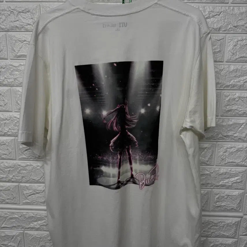 [BUNJANG] Uniqlo Oshi no Ko Collaboration T-Shirt XL / 유니클로 오시노코 최애의 아이 콜라보 반팔티 xl