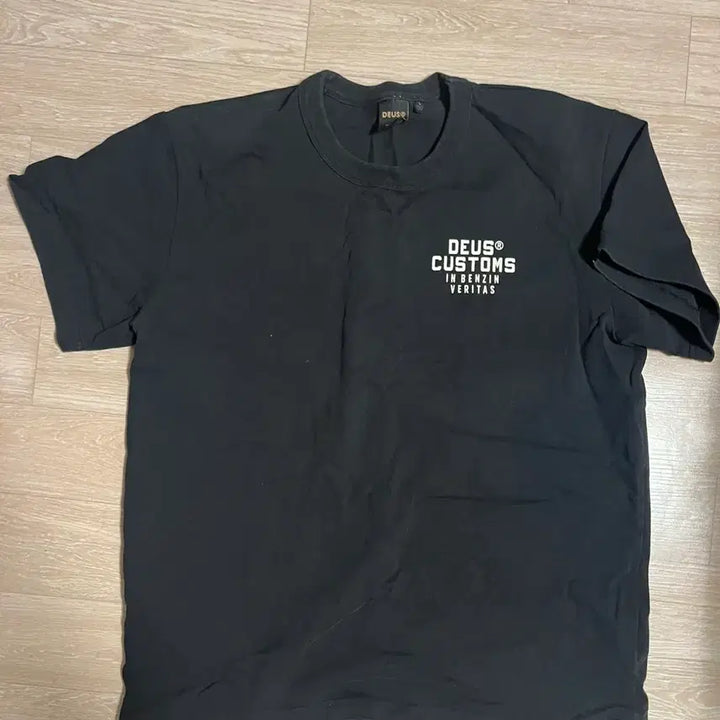 [BUNJANG] Deus Ex Machina Black Logo T-Shirt / 데우스 반팔