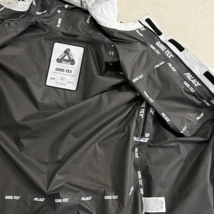 [BUNJANG] Palace Gore-Tex Windbreaker XL / (XL) 팔라스 palace 고어텍스 바람막이