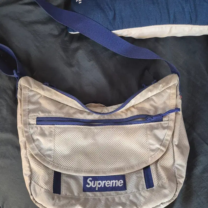 [BUNJANG] Supreme Small Messenger Bag Silver 22SS / 슈프림 스몰 메신저백 실버 22SS