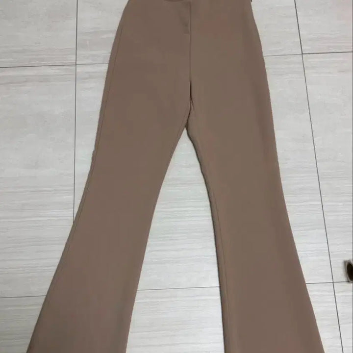 [BUNJANG] Beige Bootcut Slacks / 베이지 부츠컷 슬랙스