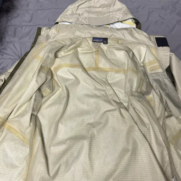 [BUNJANG] Patagonia Torrentshell Beige Jacket L / 파타고니아 토렌쉘 베이지 L