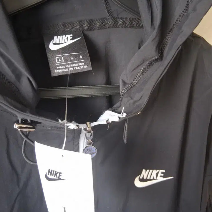 [BUNJANG] Nike Summer Hooded Windbreaker Black L (New) / 나이키 여름용 후드 바람막이 L 블랙 새상품