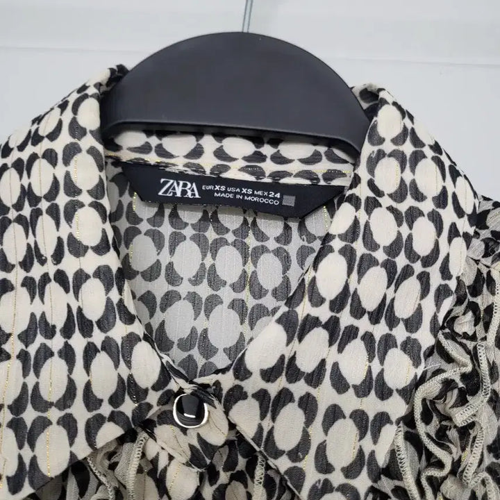 [BUNJANG] Zara Patterned Blouse with Frill Detail / 자라 프릴 블라우스 패턴 셔츠