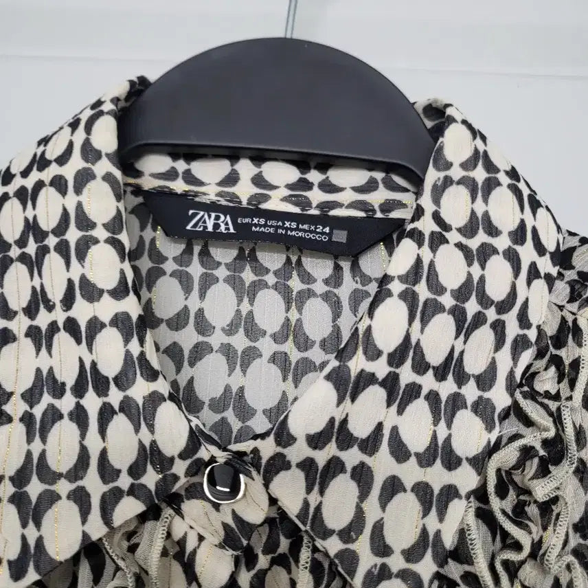 [BUNJANG] Zara Patterned Blouse with Frill Detail / 자라 프릴 블라우스 패턴 셔츠