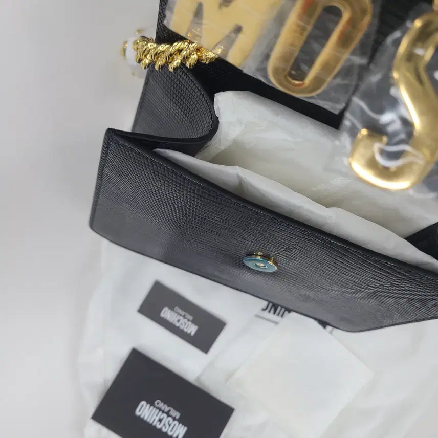 [BUNJANG] Moschino Lettering Shoulder Bag / 모스키노 레터링 숄더백