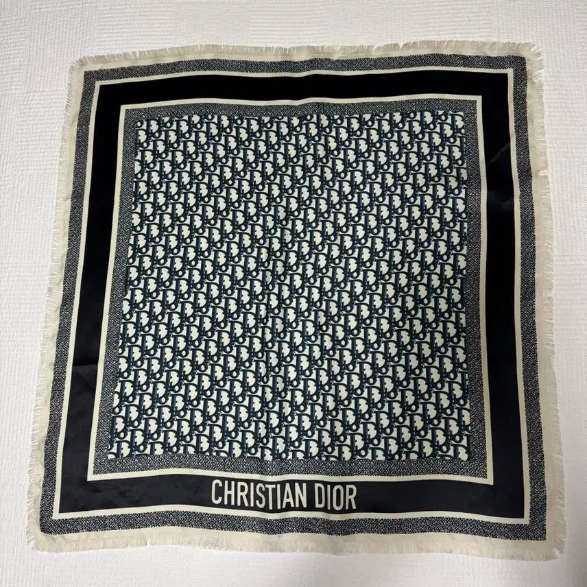 [BUNJANG] Dior Oblique Scarf 70x70 Full Box / 디올 오블리크 스카프 70x70  새싱품 풀박스