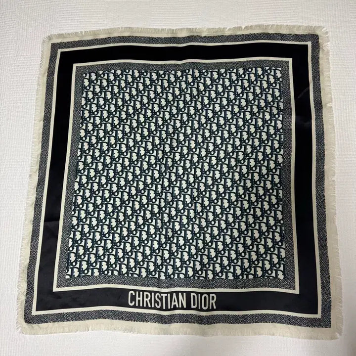 [BUNJANG] Dior Oblique Scarf 70x70 Full Box / 디올 오블리크 스카프 70x70  새싱품 풀박스