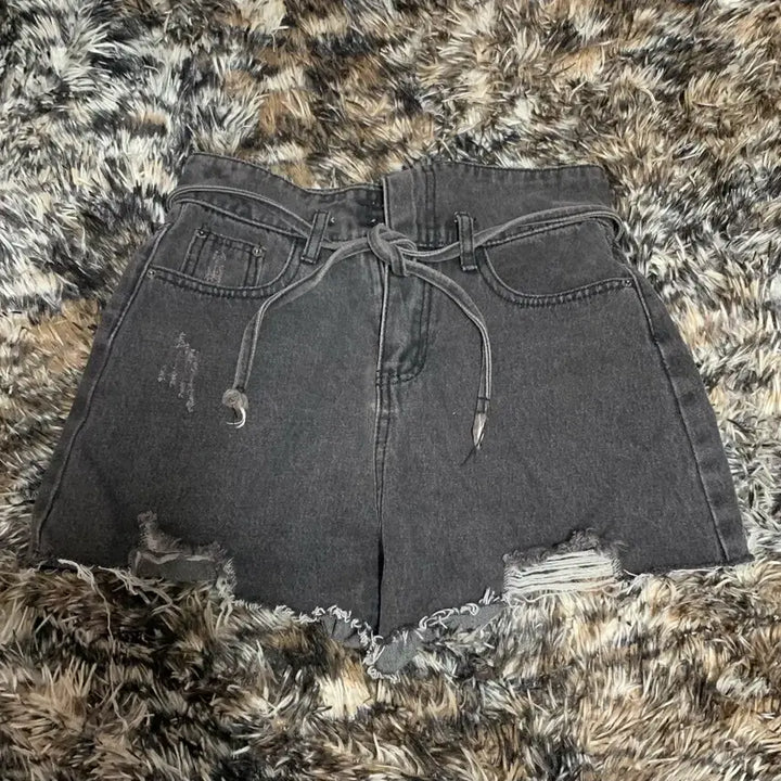[BUNJANG] High-Waisted Black Denim Distressed Shorts / 여름옷// 하이웨스트 흑청 데미지 데님숏팬츠