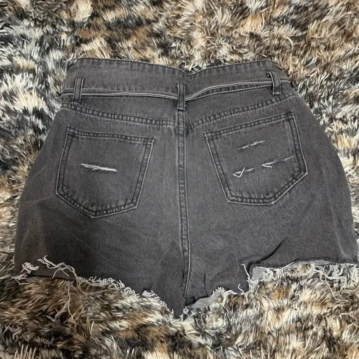 [BUNJANG] High-Waisted Black Denim Distressed Shorts / 여름옷// 하이웨스트 흑청 데미지 데님숏팬츠