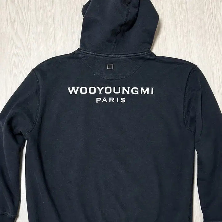 [BUNJANG] Wooyoungmi Black Logo Hoodie / 우영미 백 로고 후드티