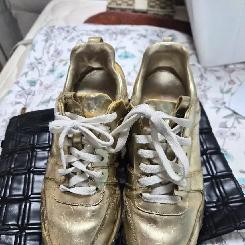 [BUNJANG] Louis Vuitton Gold Sneakers / 루이비통스니커즈