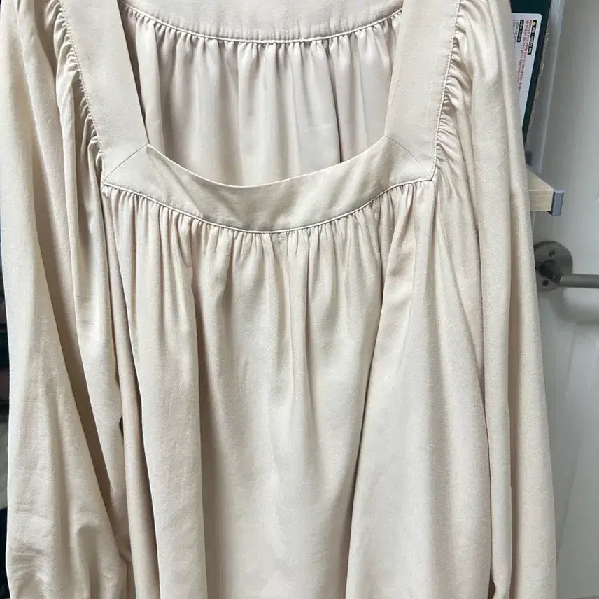 [SOLD OUT] 시에 sie 러플 실키 블라우스