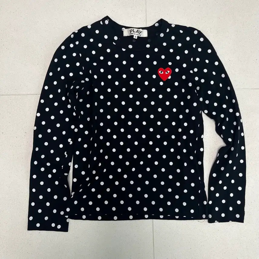 [SOLD OUT] 꼼데가르송 플레이 레드와펜 도트 롱슬리브 (made in Japan)