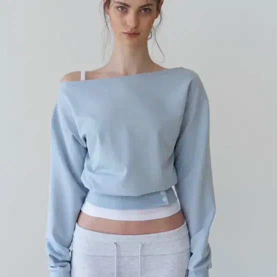[BUNJANG] Letter &amp; Off Shoulder Button Sweatshirt / 레터앤 오프숄더 버튼 스웻셔츠 맨투맨
