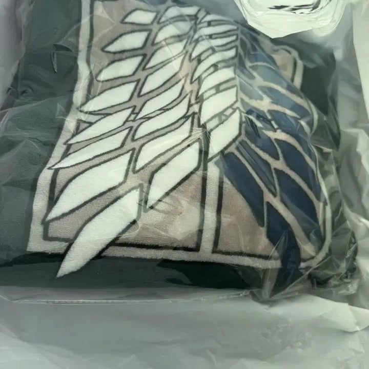 [BUNJANG] Attack on Titan Survey Corps Blanket (Official, Sealed) / 진격거 조사병단 담요 정품 미개봉