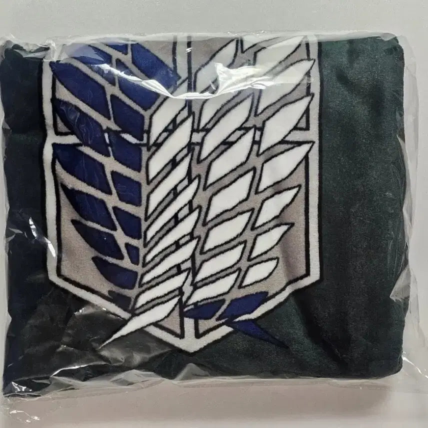 [BUNJANG] Attack on Titan Survey Corps Blanket (Official, Sealed) / 진격거 조사병단 담요 정품 미개봉