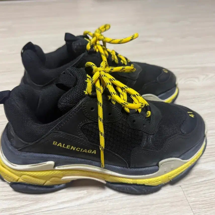 [BUNJANG] Balenciaga Triple S Dirty Black/Yellow Sneakers / 발렌시아가 트리플S더티 블랙/옐로우 운동화