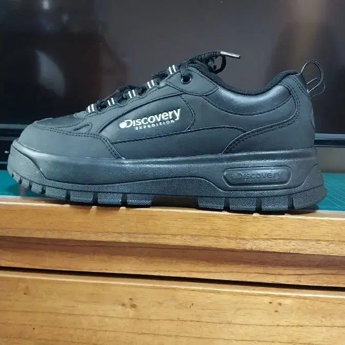[BUNJANG] Discovery Brick Black Sneakers / 디스커버리 브릭 블랙 운동화.260