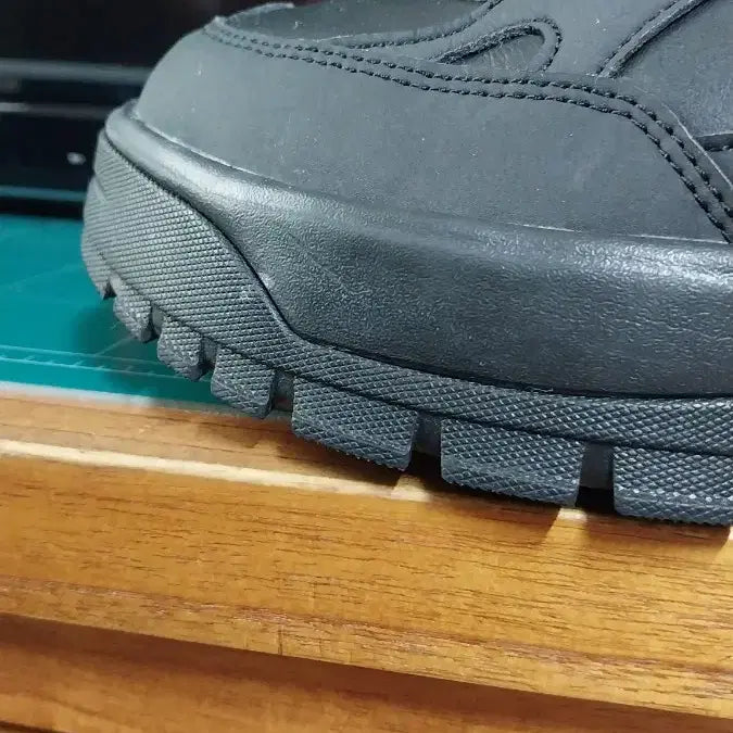 [BUNJANG] Discovery Brick Black Sneakers / 디스커버리 브릭 블랙 운동화.260