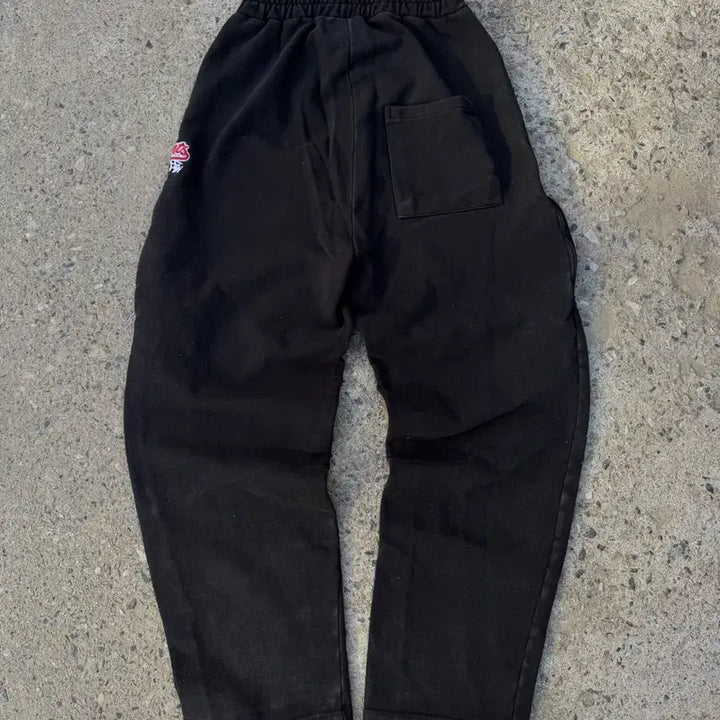 [BUNJANG] VETEMENTS Embroidered Sweatpants / 베트멍  엠브로이드 스웻팬츠