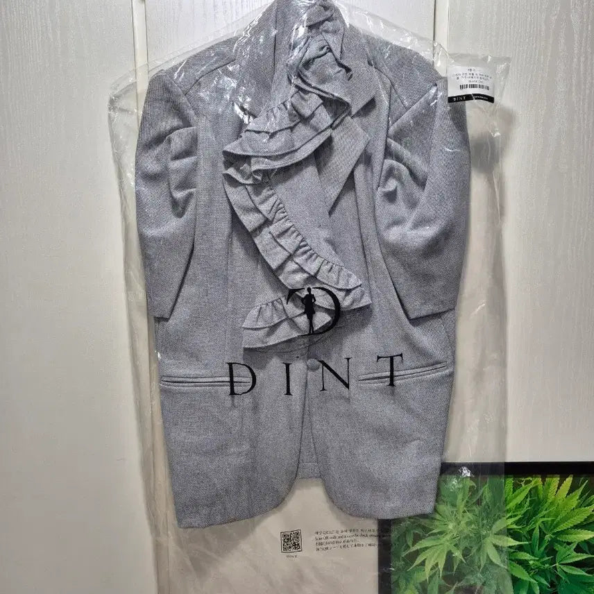 [SOLD OUT] (타임세일)(새상품)DINT 딘트 잔체크 프릴 블라우스 자켓