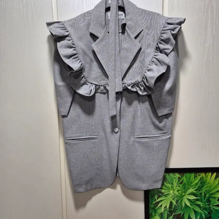 [SOLD OUT] (타임세일)(새상품)DINT 딘트 잔체크 프릴 블라우스 자켓