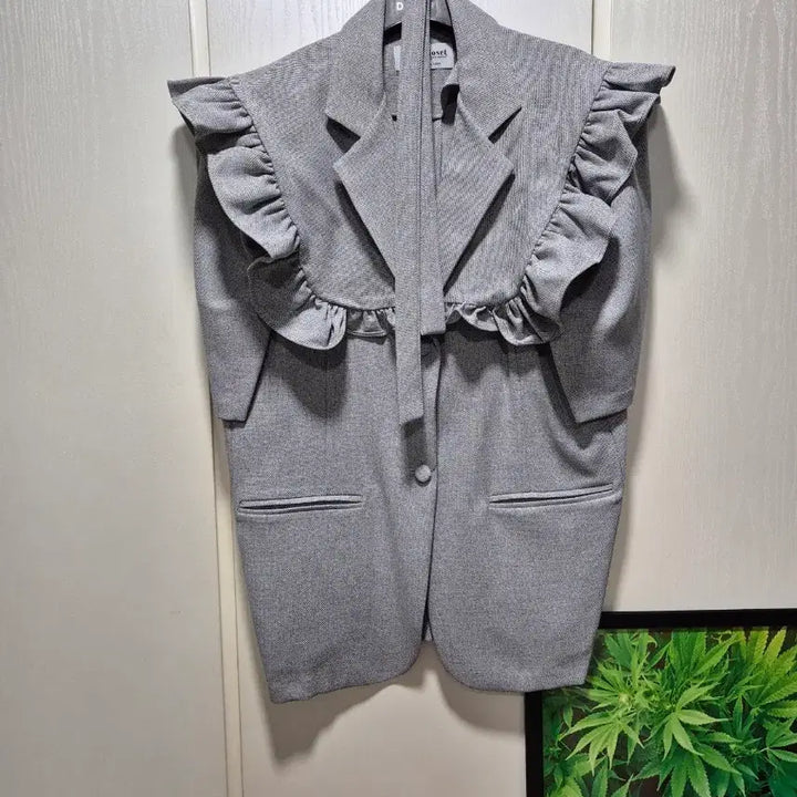 [SOLD OUT] (타임세일)(새상품)DINT 딘트 잔체크 프릴 블라우스 자켓