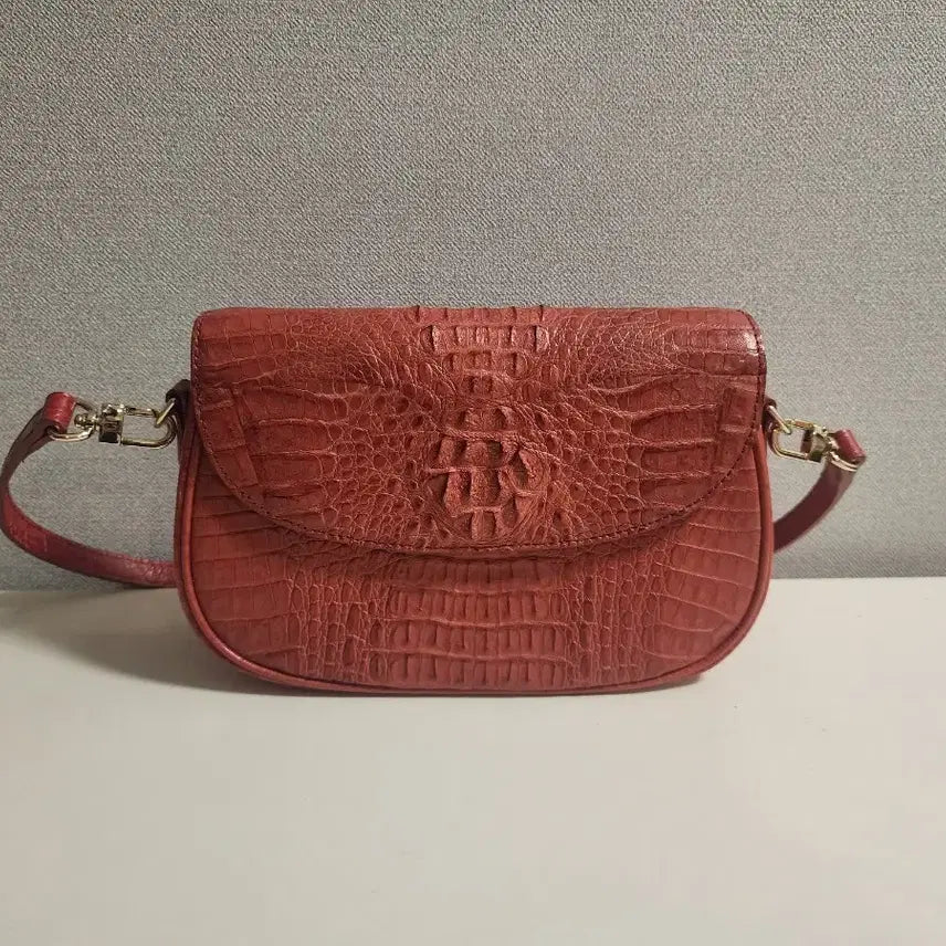 [BUNJANG] Georges Rech Crocodile Embossed Leather Crossbody Bag Red / 조르쥬레쉬 악어 크로스백 레드(새상품)