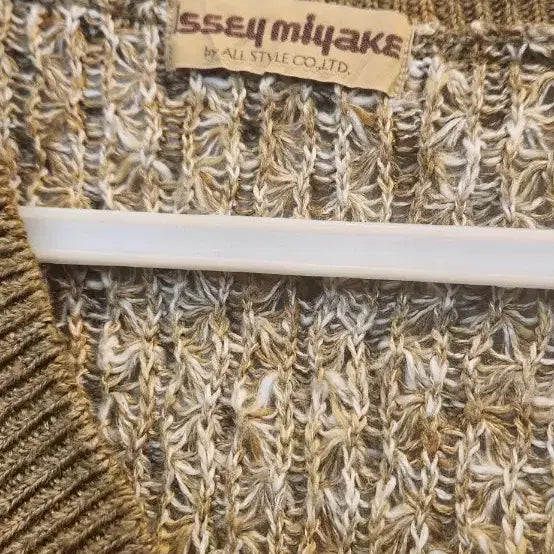 [BUNJANG] Issey Miyake V-Neck Knit Sweater / 명품 이세이 미야케 브이넥 니트