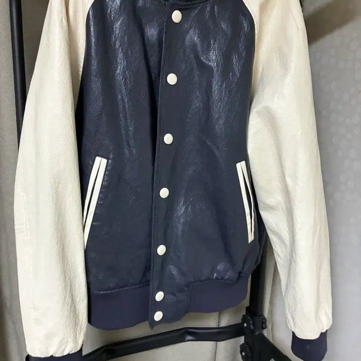 [BUNJANG] Navy Varsity Jacket with White Sleeves / 바시티 자켓