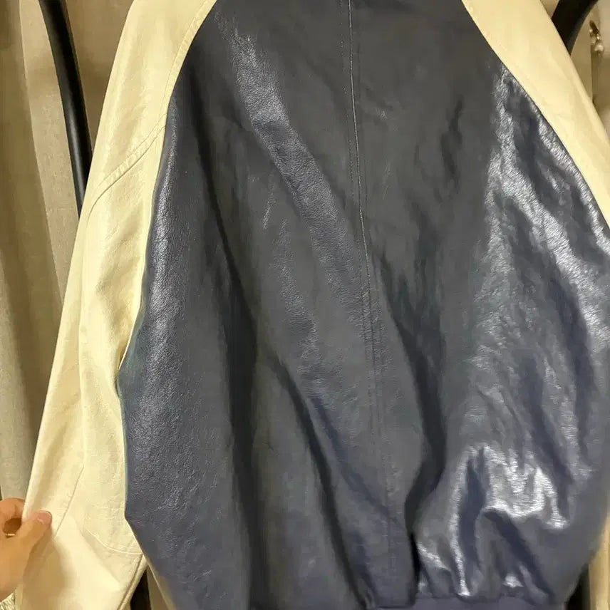 [BUNJANG] Navy Varsity Jacket with White Sleeves / 바시티 자켓