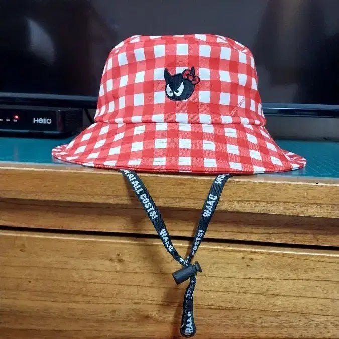 [BUNJANG] WAAC x Hello Kitty Collaboration Bucket Hat (Size 58) / WAAC 와 골프 헬로키티 콜라보 버킷햇.58