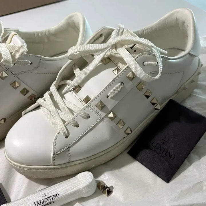 [BUNJANG] Valentino Rockstud Sneakers Size 40 (260mm) / 발렌티노 락스터드 스니커즈 40사이즈(260사이즈)