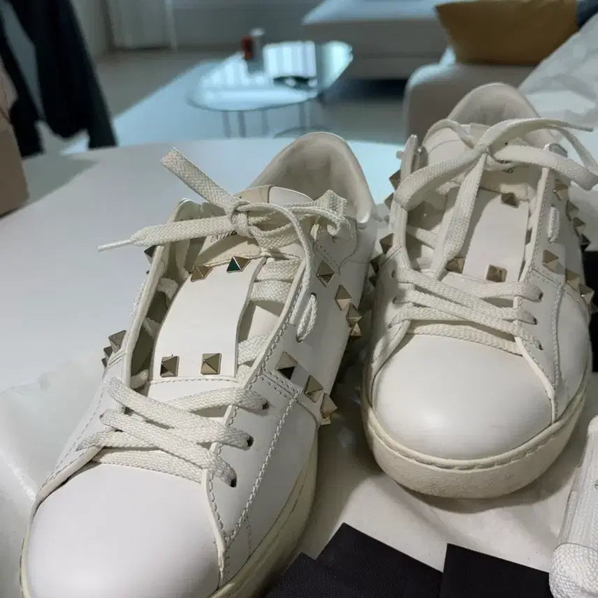 [BUNJANG] Valentino Rockstud Sneakers Size 40 (260mm) / 발렌티노 락스터드 스니커즈 40사이즈(260사이즈)
