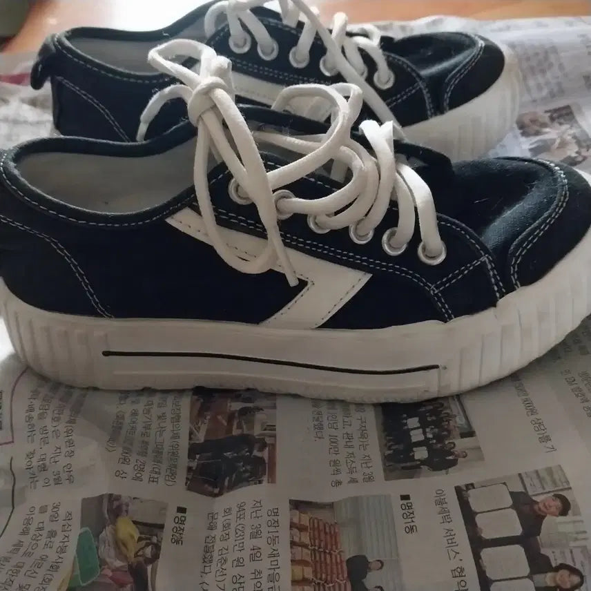 [BUNJANG] Black Low-Top Sneakers / 검정색 단화 운동화 스타일