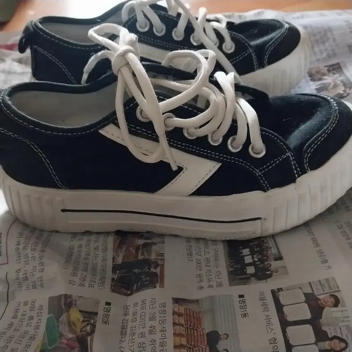 [BUNJANG] Black Low-Top Sneakers / 검정색 단화 운동화 스타일