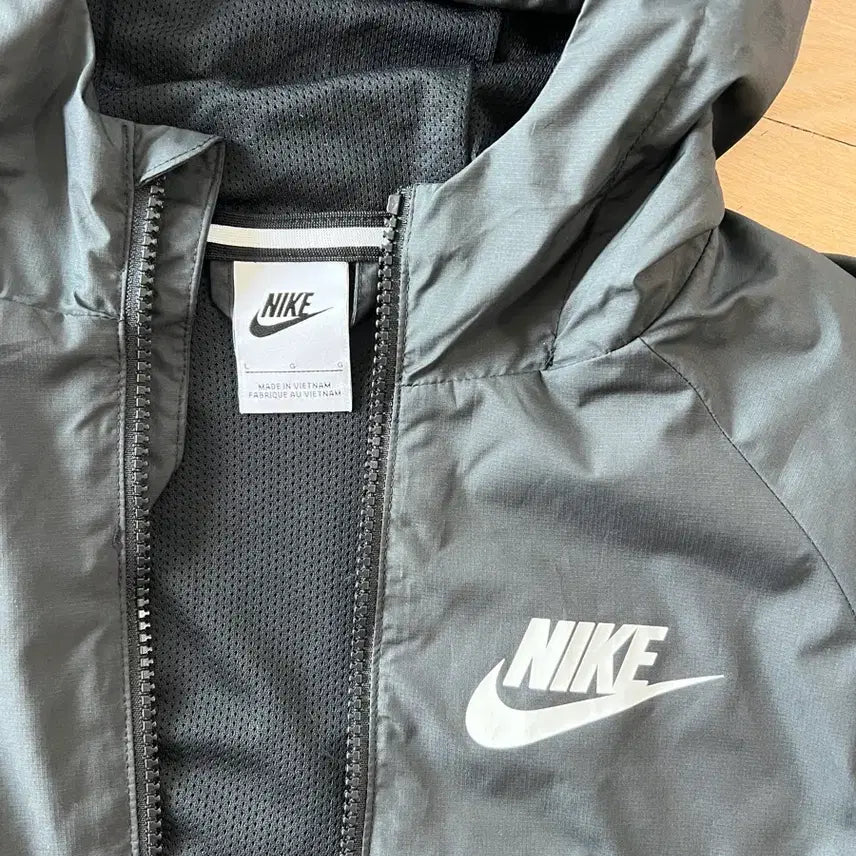 [BUNJANG] Nike Hooded Windbreaker Jacket Black / 나이키 후드 바람막이 자켓 블랙