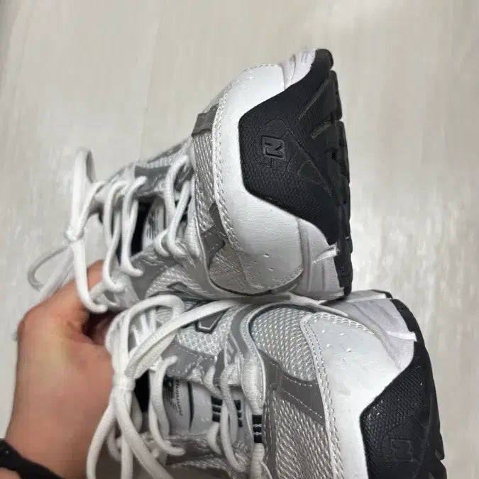 [BUNJANG] New Balance 530 White Sneakers (Size 245) / [245사이즈] 뉴발란스 530 화이트